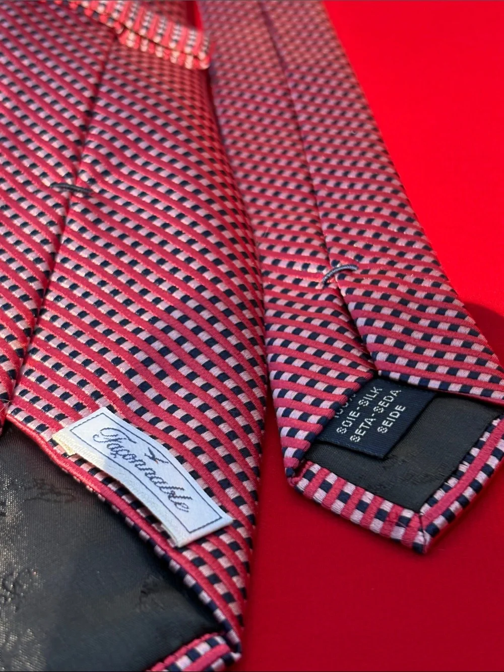 Faconnable silk tie!!